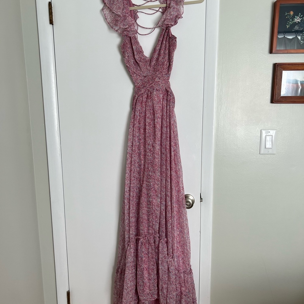 ASTR Primrose Floral Strappy Back Maxi, size M. Beautiful dress! Worn once